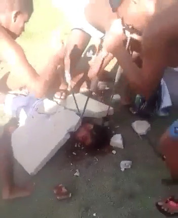 Brazilian Prison Riot..Man Stuck with Many Shanks in the Face ... (Video Working)
