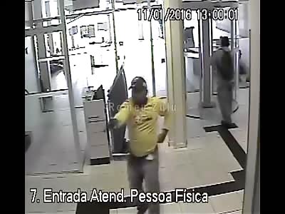 Brazil bank robbery (Detailed video)