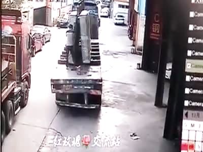 Worker gets crushed by a glass