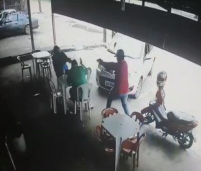 Hitman Uses a pistol to Execute a Man with Multiples shots in the Face inside Bar