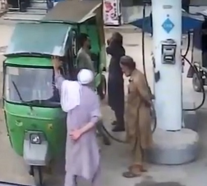 Petrol Pump Explosion In Peshawar