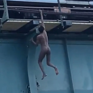 Drugged Man Falls To His Death From The Overpass In New York