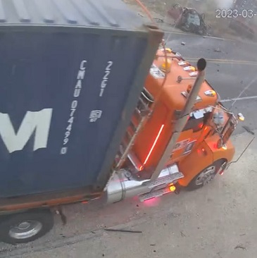 A Compact Vehicle gets More Compacted On Impact with a Trailer (Full)
