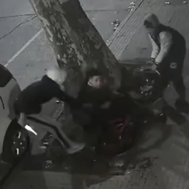 Off Duty Cop Prefers Getting Stabbed Than Lose His Fixie Bike
