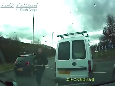 Video Man smashes drivers car with crowbar in fit of rage in Leeds 
