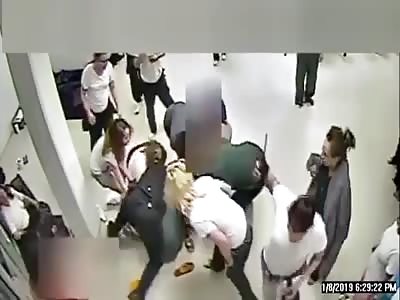 Female Inmate Gets Into A Fight With South Carolina Prison Guard
