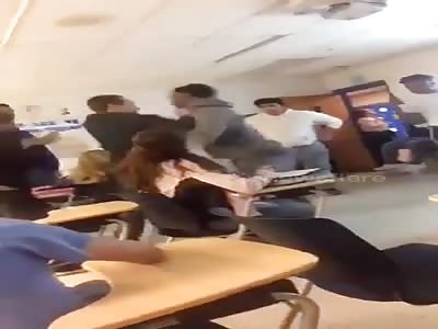 Kids fight in US classroom
