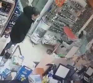 RUSSIA: Armed Robber Brings the AK