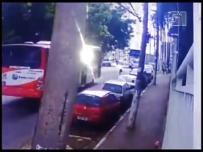 Bus falls uphill, drags 5 cars and kills one person in Guarulhos