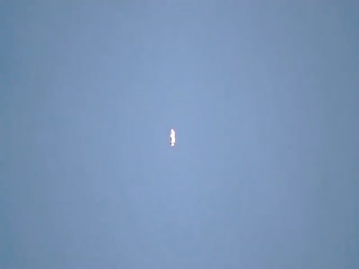 Shiny UFO over Quebec