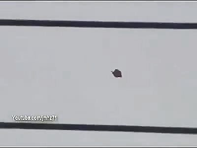 UFO filmed right before earthquake (looks like previous Battledrone U)