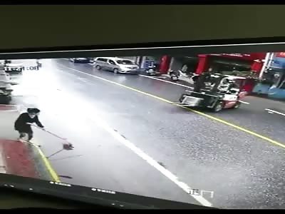 Driver Has Better Luck than his Girlfriend