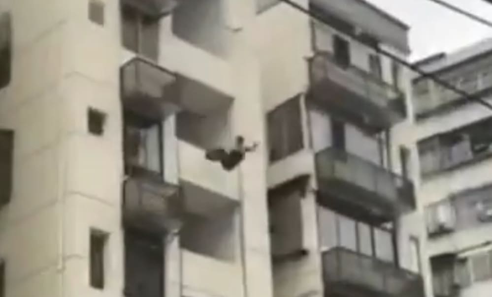 Guy Jumps from Ex-Wifes Apartment