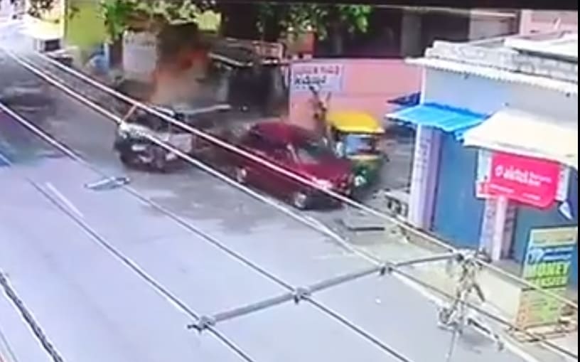 Truck Loses Brakes and Crushes Man in Rickshaw
