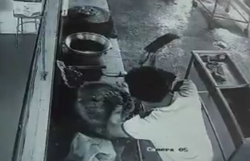 Crazy Fuck Chops His Hand Off With Cleaver