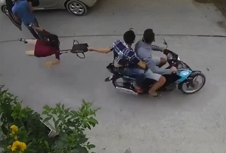 Violent Purse Snatching in Vietnam