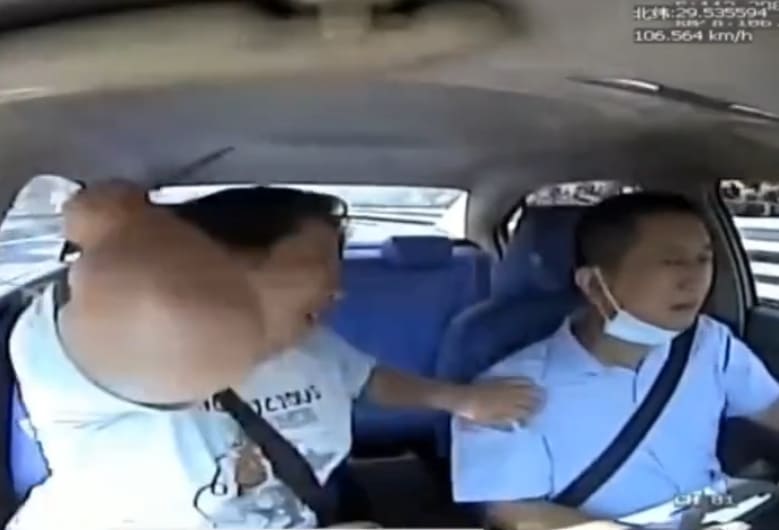 Lunatic Attacks Taxi Driver With Knife