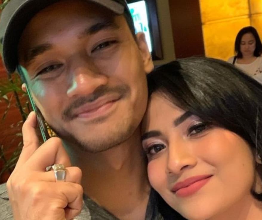 Indonesian Actress And Husband Killed In Car Crash