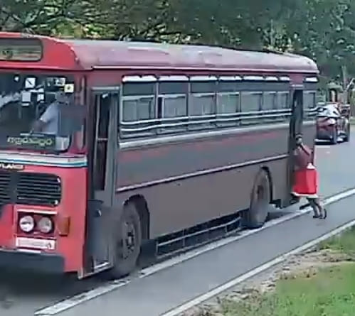 Lady Exits The Bus In Style