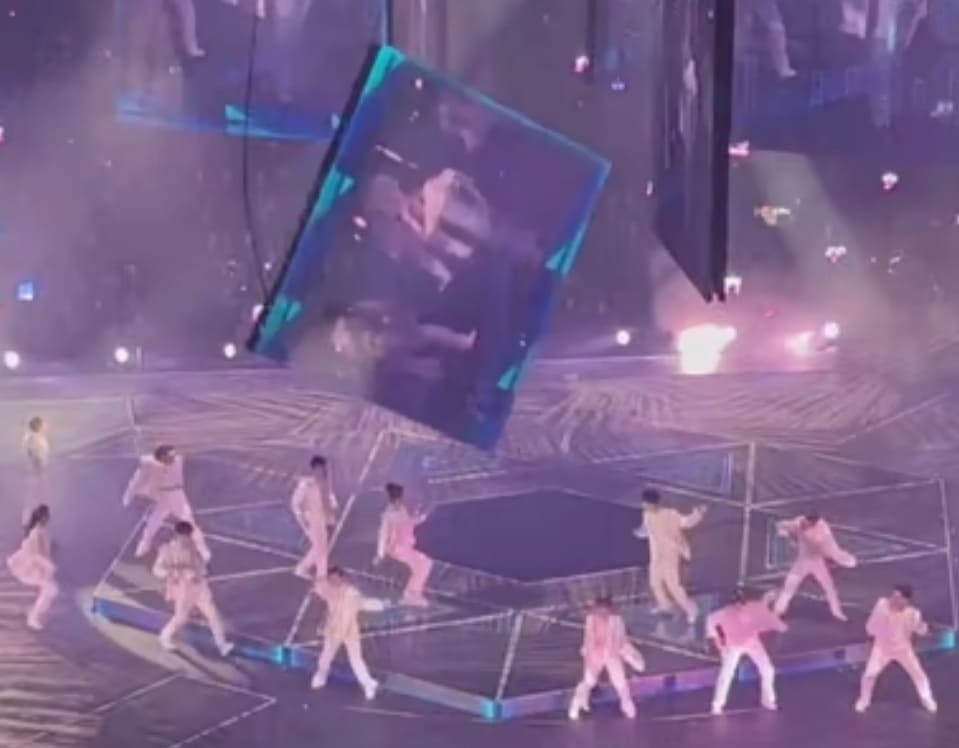 Big Screen TV Falls On Dancers During Concert