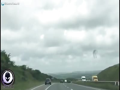 MORPHING Portal UFO Seen All Over England 