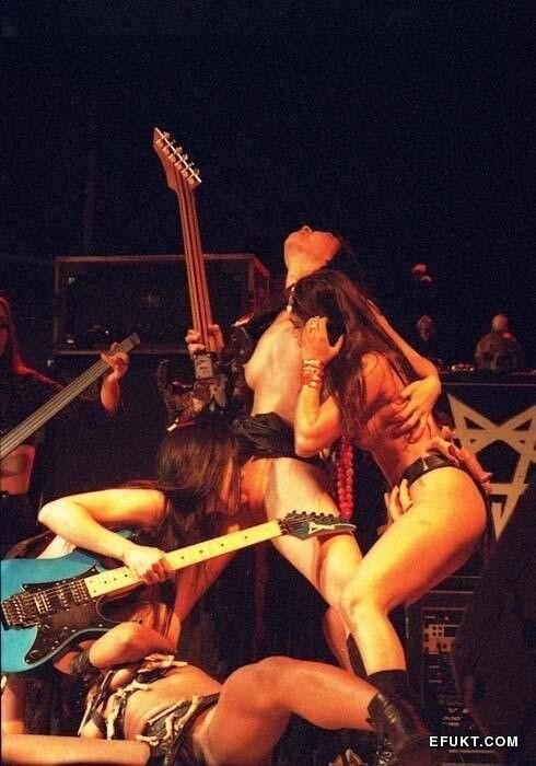 Rock Stars...Gets a Blowjob right on Stage 