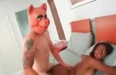 Muslim Whore allows Herself to be Fucked by a Pig 
