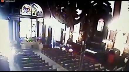 RAW FOOTAGE: Gunman opens fire during Mass in Catholic church, kills at least 4 in Brazil