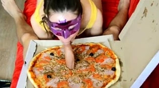 Doesn't Get Any Better Than a Pizza & A Blowjob.