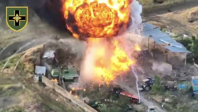 Ukrainian Artillery Destroying A Russian BMP-3 Tank!