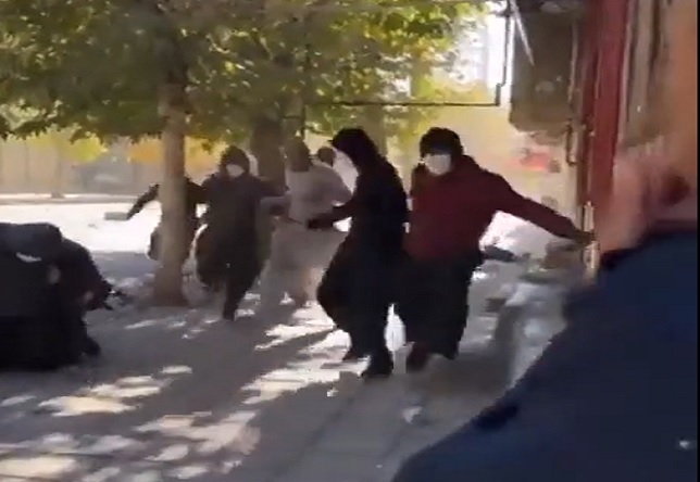 Islamic Security Forces Executing Protesting Iranian Civilians 