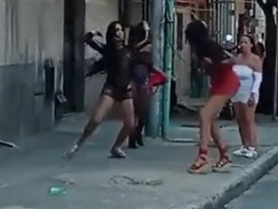 LOL: Two Hookers Knife Fight Over Territory