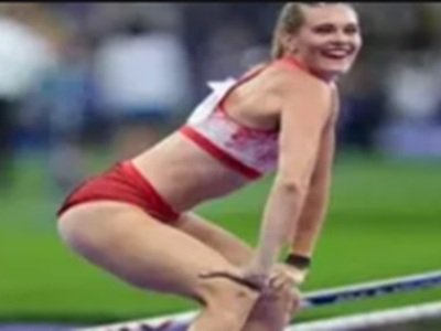 Canadian Pole Vaulter and Onlyfans Whore Twerks at OLYMPICS