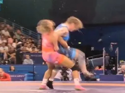 American Female Wrestler Snaps Opponent Neck