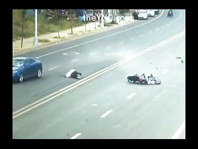 Brutal Bad Crash Kills Motorcyclist Instantly as He Lands on his Head 