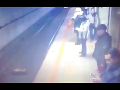 Man Calculates his Move then Jumps to his Death in Front of Subway Train 