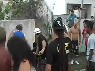 Thief is Beaten with Bats, Punched and Kicked by Angry Pissed off Crowd