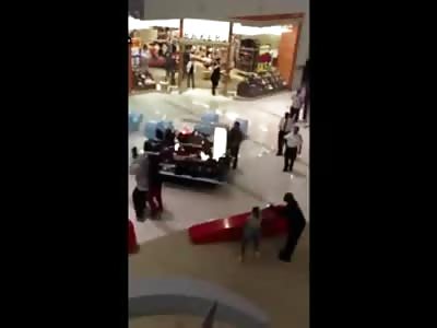 Teens Fight Like Savage Animals inside a Los Angels Mall