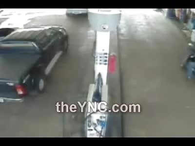 Vigilante Customer Pumping Gas Shoots 2 Bikers Robbing Store