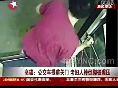 LET GO!! Old Lady Dragged by Bus When She Doesn't Let go of Handle