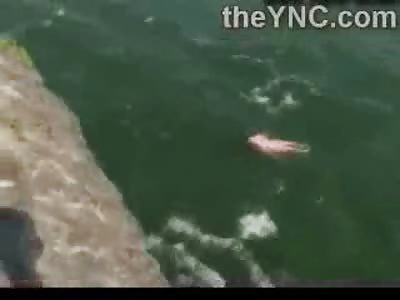 SHOCKING: Naked Womans Suicide over The Niagara Falls is All Caught on Camera by Tourists 