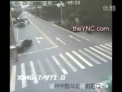 A World Record FOUR People on the Same Bike get Tossed at Intersection (4 People Yes)