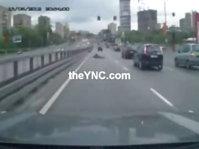 Biker pushed into a Guardrail loses his Leg on the Highway