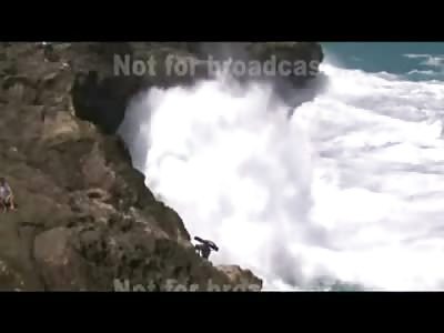 2 Men are Swept Away on a Cliff in Japan and Taken out to Sea Forever