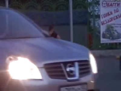 Kid Screws his Girlfriend in Full View right along the Side of the Road