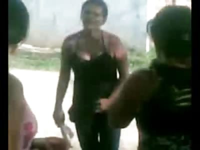 Woman pulls Knife on Girl that's Screwing her Husband in Street Fight