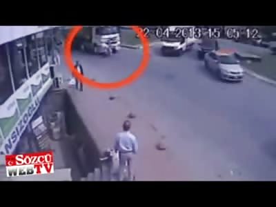Confused Mother takes her 3 Year Old Child in Front of Truck....Baby was Killed 