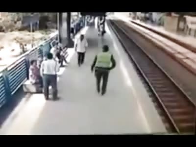 Sad Video of Police saving a Suicidal Man from Killing Himself on the Metro