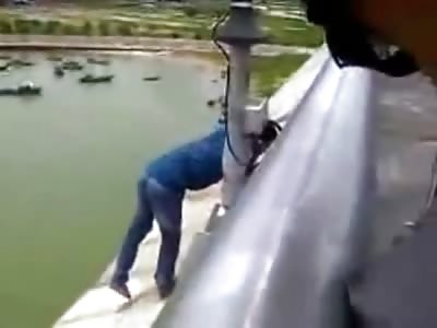 DEAD CALM: Man Methodically Walks of Bridge to His Death in the Most Calm Suicide Ever