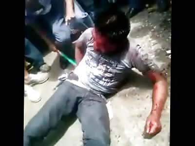 Dude Beaten Like a Dog in the Street by Psychotic Crowd